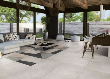 ห้องนั่งเล่นชนบทกระเบื้องพอร์ซเลนสมัยใหม่ Nonslip 300X300 Mm 600x600 Mm ขนาดกระเบื้องสีขาว
