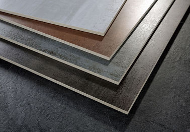 ขนาด 60x60 ซม. พื้นที่โรงเรียนกระเบื้องปูพื้นสีสนิมและกระเบื้องผนังห้องนั่งเล่น