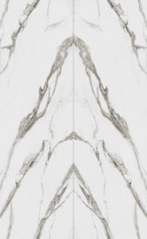 Foshan Modern Porcelain Tile Big Porcelain Calacatta Slabs แผ่นพื้นหินอ่อนสีขาวรูปแบบขนาดใหญ่ 800 * 2600mm